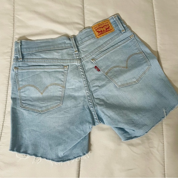 LEVIS Cut Off Shorts - Picture 5 of 6